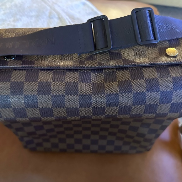 Louis Vuitton Naviglio Damier Ebene Luxury Authentic Messenger Bag - Picture 8 of 17